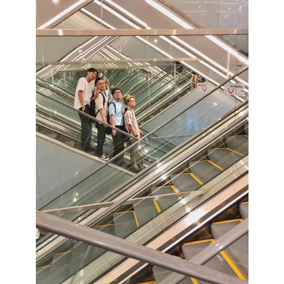 西條 祐也のインスタグラム：「. KOREA Night vol.2 2019.08.18〜21  ###The Beatles###  #長々続きます。 #モデル気取りの写真もはります。 #楽しそうな集合写真もはります。  #韓国 #ソウル #明洞 #南大門 #東大門 #Japan #大阪 #OSAKA #fashion #mensfashion  #enjoy #follow #followme #event  #smile #like4like #l4l  #メンズファッション #コーデ #アパレル #gym #ジム #筋トレ #training #トレーニング」