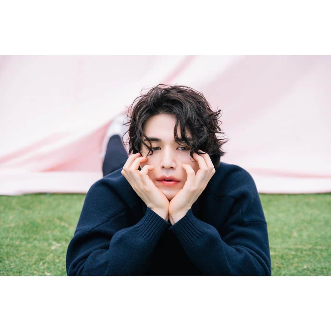 イ・ドンウクさんのインスタグラム写真 - (イ・ドンウクInstagram)「- 동욱 배우의 매력 1106가지를 담은 'NYLON' 9월 호 비하인드 컷 공개 ✨ - 얼굴이 국보급인 동욱 배우 보러 팔로 팔로 미! - http://naver.me/xqGQqFtQ - @nylonkorea - #이동욱 #LeeDongWook #李栋旭 #욱스타그램 #나일론 #NYLON #비하인드 #포스트 #국보급 #미모 #💛」8月23日 19時13分 - leedongwook_official