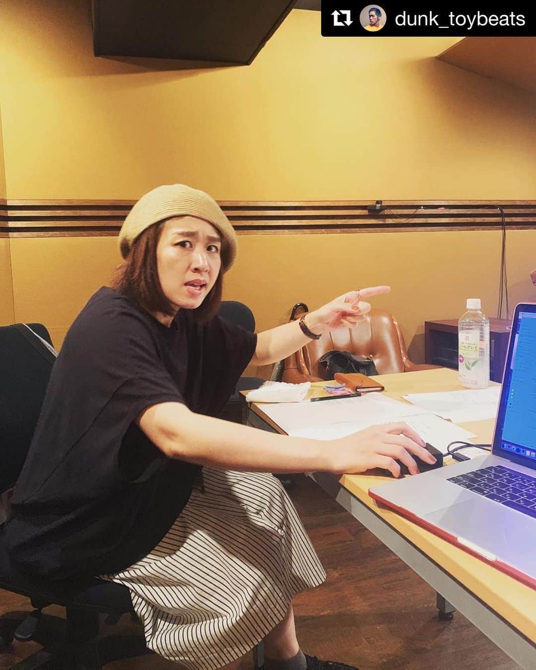 奥村愛子のインスタグラム：「* うふふ  #Repost @dunk_toybeats ・・・ 本日はレコーディング。 ひさびさに現場で一緒の奥村愛子氏。 すげえ仕事してる風ショット。  #奥村愛子」