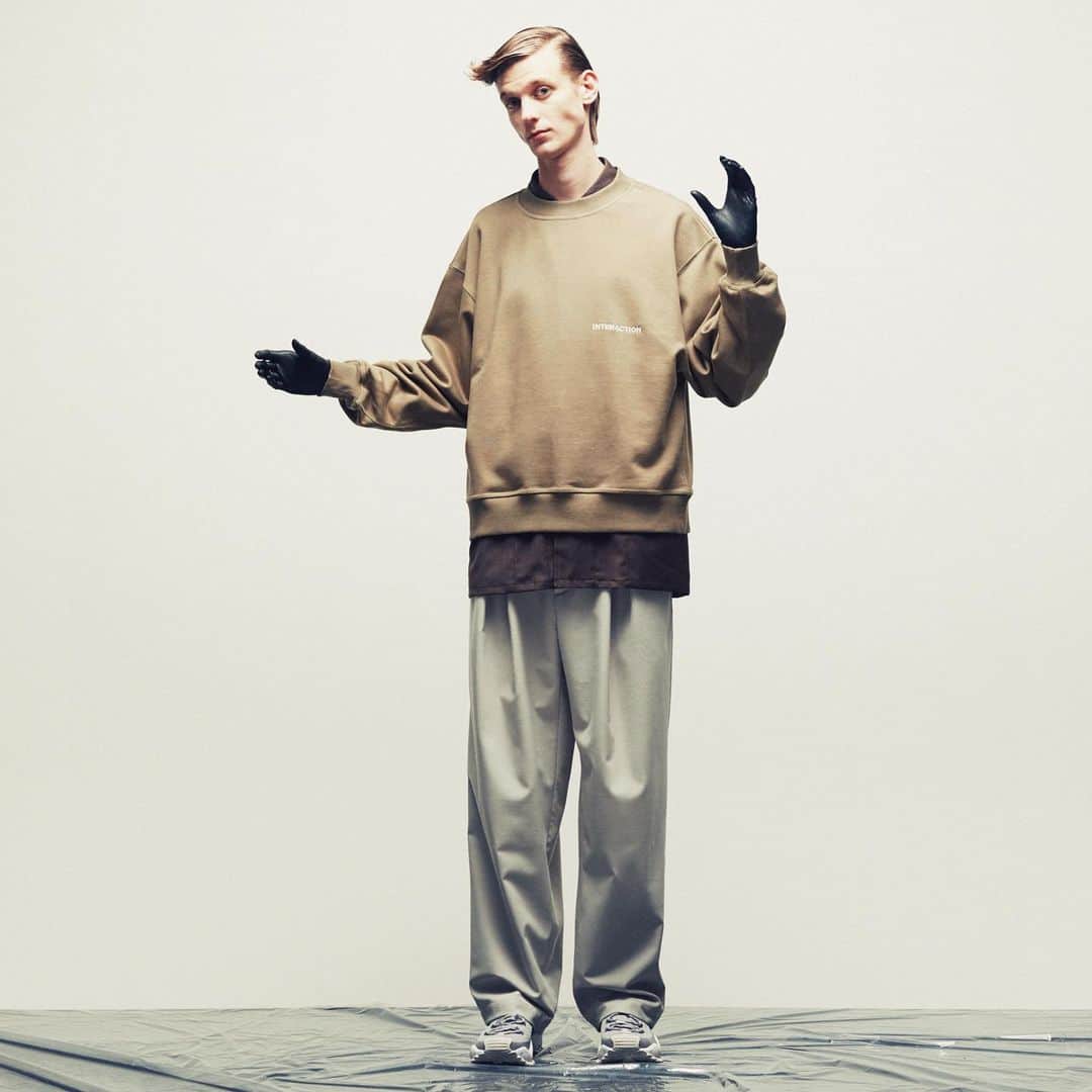 ウィザードのインスタグラム：「WIZZARD 2019 FALL WINTER COLLECTION “INTERACTION" OVER TUCK SAILOR TROUSERS  IN STOCK  https://wizzard.stores.jp/  程よいハリ感が特徴なポリエステルとウール混紡素材のギャバジン素材を使用 German Navy Sailor Pants のディテールをヒントに再構築されたデザインは大きめのタックをとったワイドシルエットのパンツ  #wizzard_fac #wizzard #fashion #tokyofashion #streetfashion #fashionphoto #streetwearbrand  #streetwearaddicted #19awぬ」