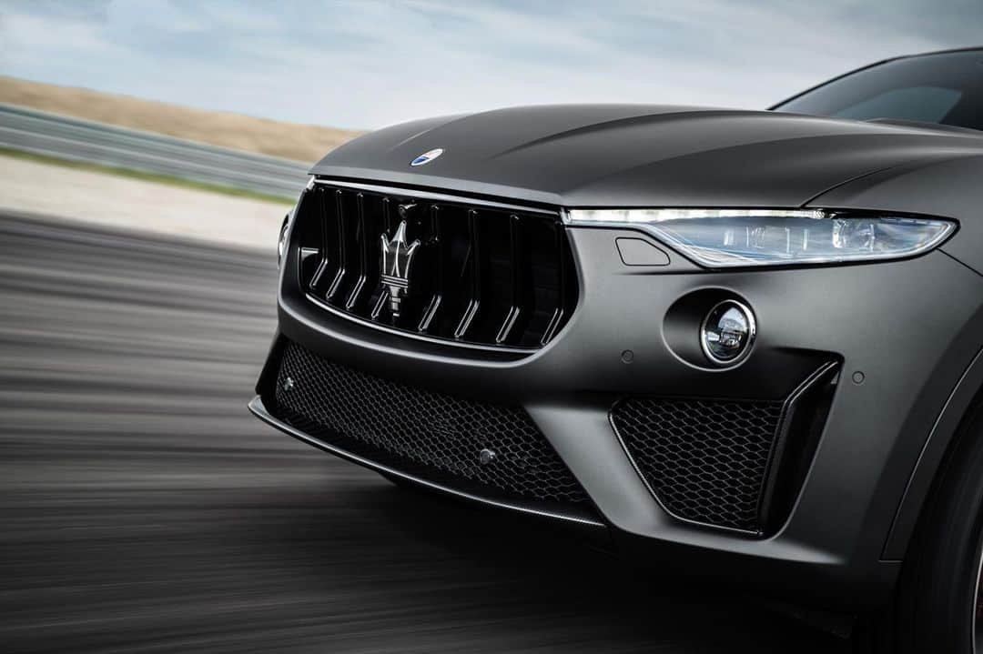 Maserati Japan | マセラティ ジャパンのインスタグラム：「「Maserati Japan EXPO 2019」では、マセラティ・ガラディナー、EXPO入場券、オフィシャルホテルの宿泊までもがセットになった、『2デイパス』を数量限定にて販売開始いたします。 特にガラディナーは、このディナーのためだけに設置される特別な空間をご用意。まるで映画のワンシーンの中にいる様な、完全にマセラティの世界観に没入できる、本当に特別なブラックタイ着用のパーティーとなります。 『2デイパス』の詳細・購入のお申し込みはお近くのディーラーまでお問い合わせください。 お近くのディーラーはこちらから：https://www.maserati.com/jp/ja/shopping-tools/dealer-locator  #Maserati #マセラティ #MaseratiJapan #マセラティジャパン #MaseratiJapanEXPO」