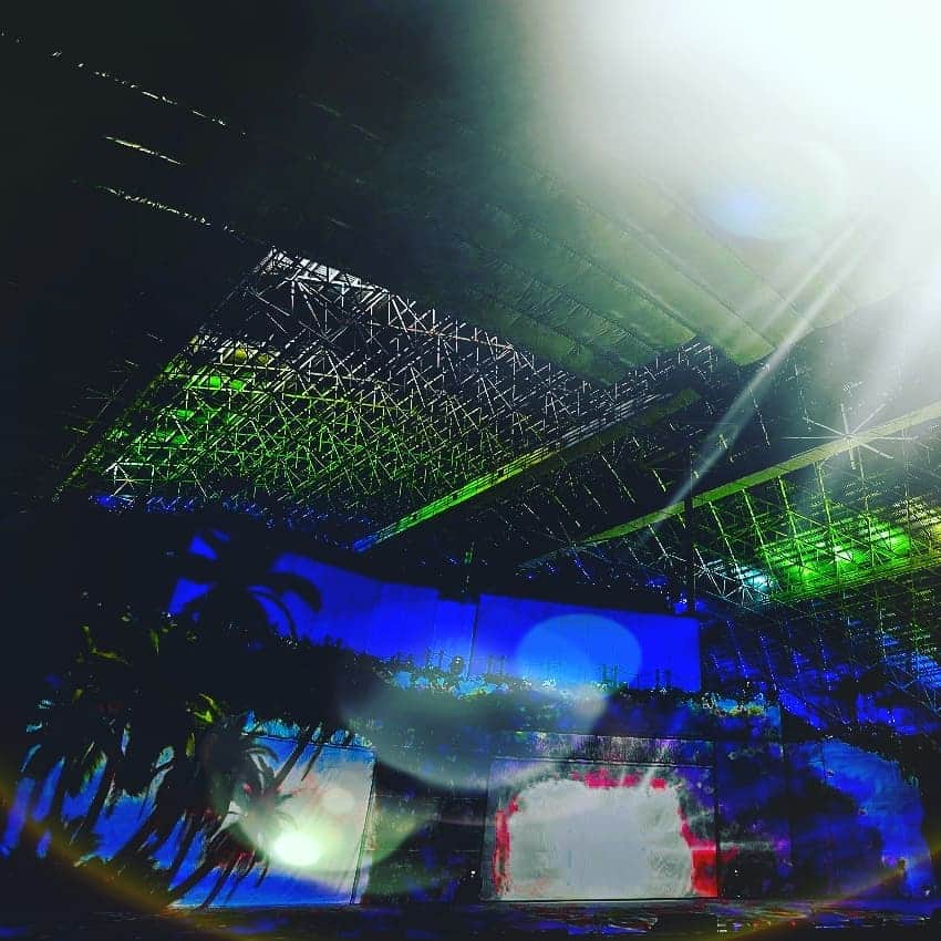 のインスタグラム：「. 毎日19:00からウォーターパークの大ドームをライトアップ✨ 「ドームライティングショー」。 #sparesorthawaiians #hawaiians #lightup #nightpool #ライトアップ #ナイトプール #ハワイアンズ #スパリゾートハワイアンズ」