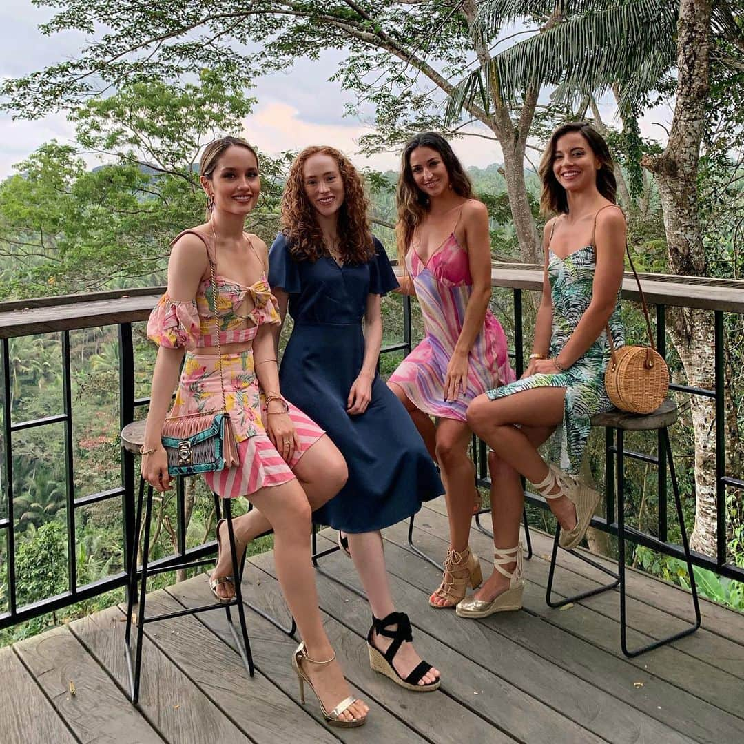 Cinta Lauraさんのインスタグラム写真 - (Cinta LauraInstagram)「Lucky to have such beautiful, caring and amazing friends! 👸 #Queens #NYCtoBali」8月23日 19時48分 - claurakiehl