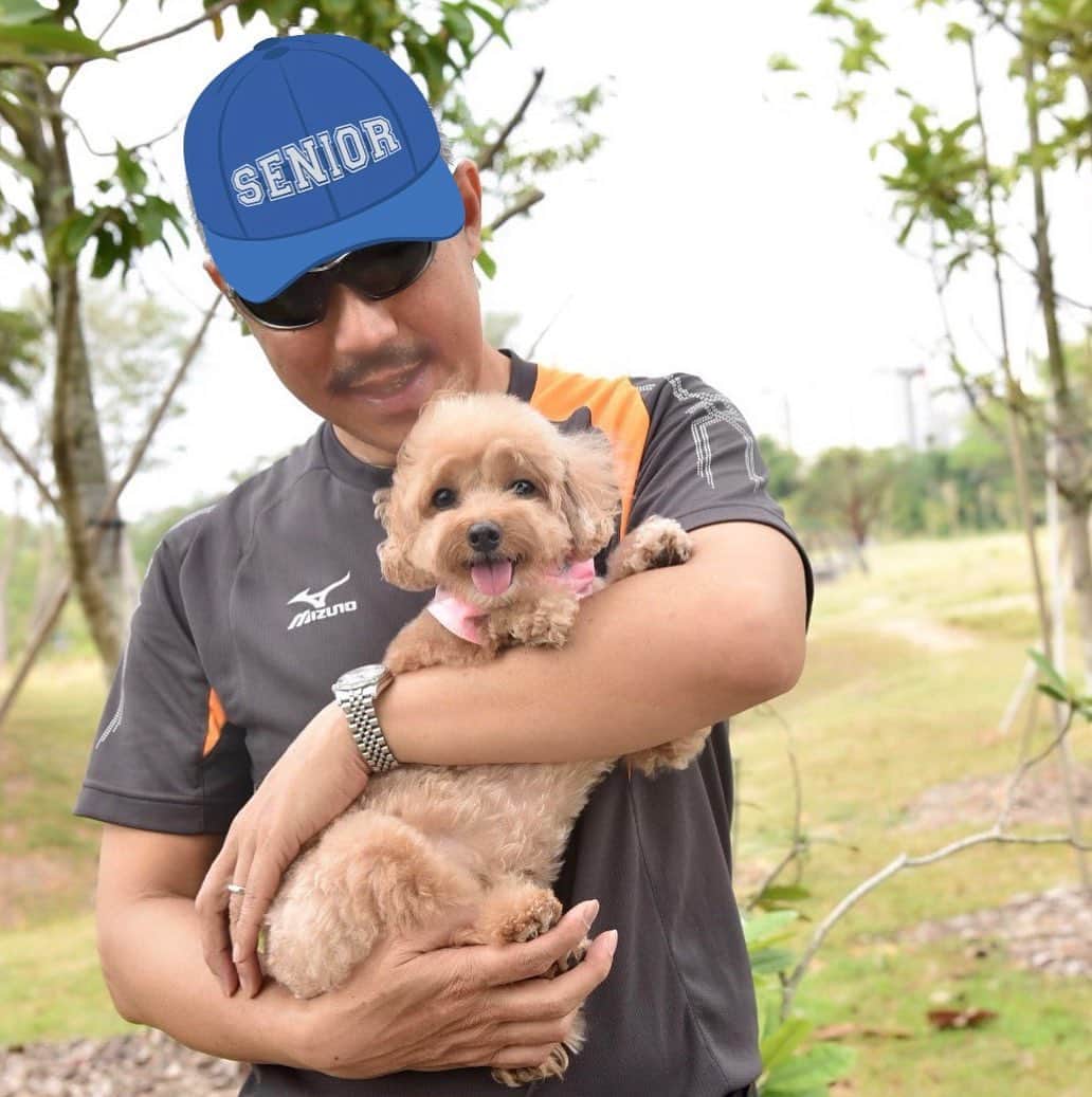 のインスタグラム：「📆 (23Aug19)❤️Daddy and me 👨🏻🐶❤️Happy TGIF everyone😘💞💞💞 #iloveweekend #thankgodisfriday」