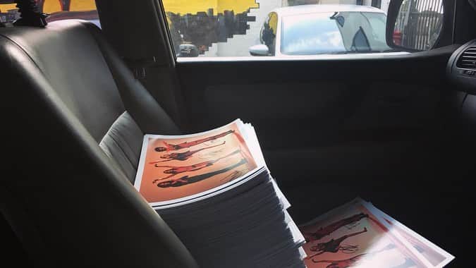 ルーファス・テイラーさんのインスタグラム写真 - (ルーファス・テイラーInstagram)「3000 Vinyl’s, 2500 CD’s, over 1000 photo’s and 500 set lists all in two days...Boom ✍🏼😎 #thedarkness #cookingvinyl #easteriscancelled」8月23日 20時07分 - rufusttaylor