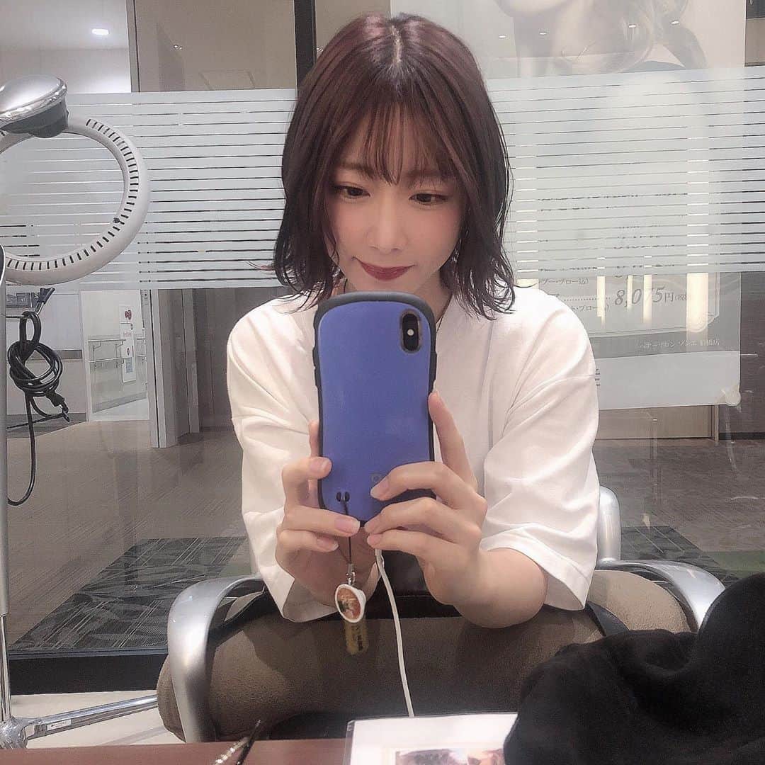 てぃーみきのインスタグラム：「. . 友達がカットして染めてくれた☺️ 過去一かわいくてお気に入り！ . . #ヘアチェンジ #ヘアカラー」