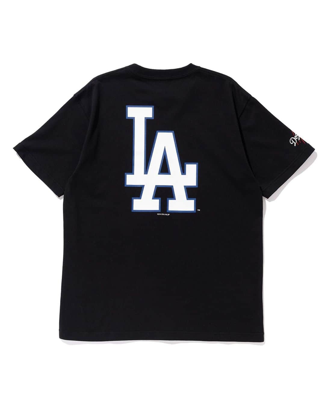 エクストララージさんのインスタグラム写真 - (エクストララージInstagram)「8.24.sat XLARGE×New Era®×Los Angeles Dodgers #xlarge #xlargejp #newera #losangeles #dodgers #ladodgers #losangelesdodgers —- 「NewEra®」のLP 9FIFTY™をベースに、誇り高き「Los Angeles Dodgers」のチームカラーであるブルーと、ツバ裏はグリーンのカラーリング、フロントには永久不滅のLAロゴをラバー素材で施している。 —- Tシャツは、8 オンスのコットン生地のゆったりとしたシルエットの「New Era®」製。左胸にワンポイントでXLARGEのOGゴリラロゴ、バックにLAロゴをビッグプリントで仕上げた。」8月23日 20時24分 - xlargejp