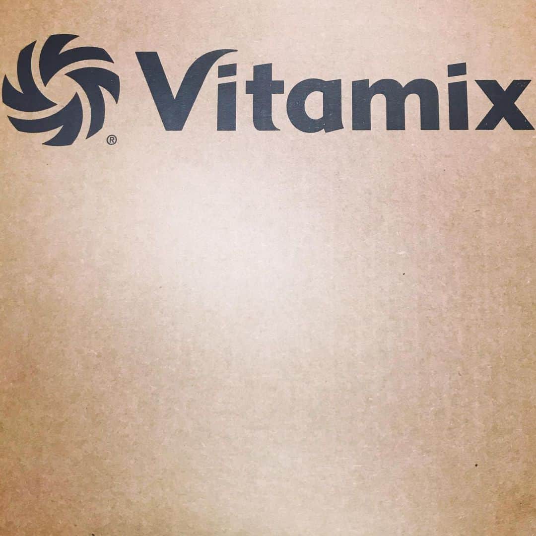 宇野薫のインスタグラム：「ついに来た！！！ #vitamix #vitamix新機種 #新機種  @vitamix @vitamix_japan」