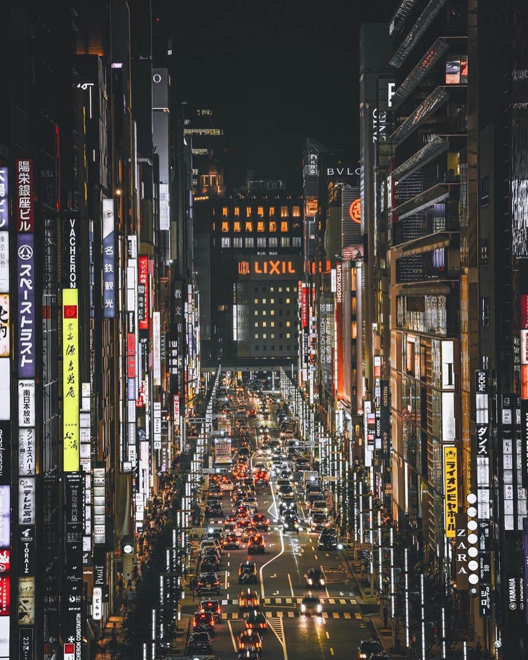 Thomas Kakarekoさんのインスタグラム写真 - (Thomas KakarekoInstagram)「city of light  for this set I was inspired by Tokyo‘s iconic neon glow, the cyans and purples that sparkle through any given night in this sprawling Japanese metropolis.  here on assignment for @d_stinations to create a series of pictures that will be shown during a Tokyo-inspired event in Hamburg in early September. more infos coming very soon.  #tokyo  Anzeige」8月23日 20時43分 - thomas_k