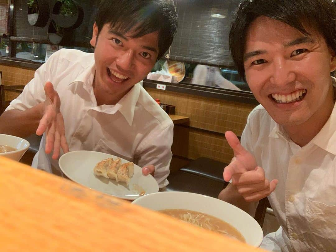 濱田隼さんのインスタグラム写真 - (濱田隼Instagram)「新人の #島貫凌 アナと、ラーメンへ。 ラーメン愛に溢れた後輩です。 . 場所は、メ〜テレの近くの #喜多楽 。 コク深さと、あっさりが共存している 魚介風味のラーメン。 絶品です！！ . ※ラーメンの写真も撮ったはずなのですが… なぜか、保存されてませんでした。。 今度リベンジします。 2枚目の写真で、少し見えてるはず…です。 . #ラーメン #喜多楽 #東別院 #メーテレ #アナウンサー #濱田隼」8月23日 20時55分 - shun_hamada_nbn