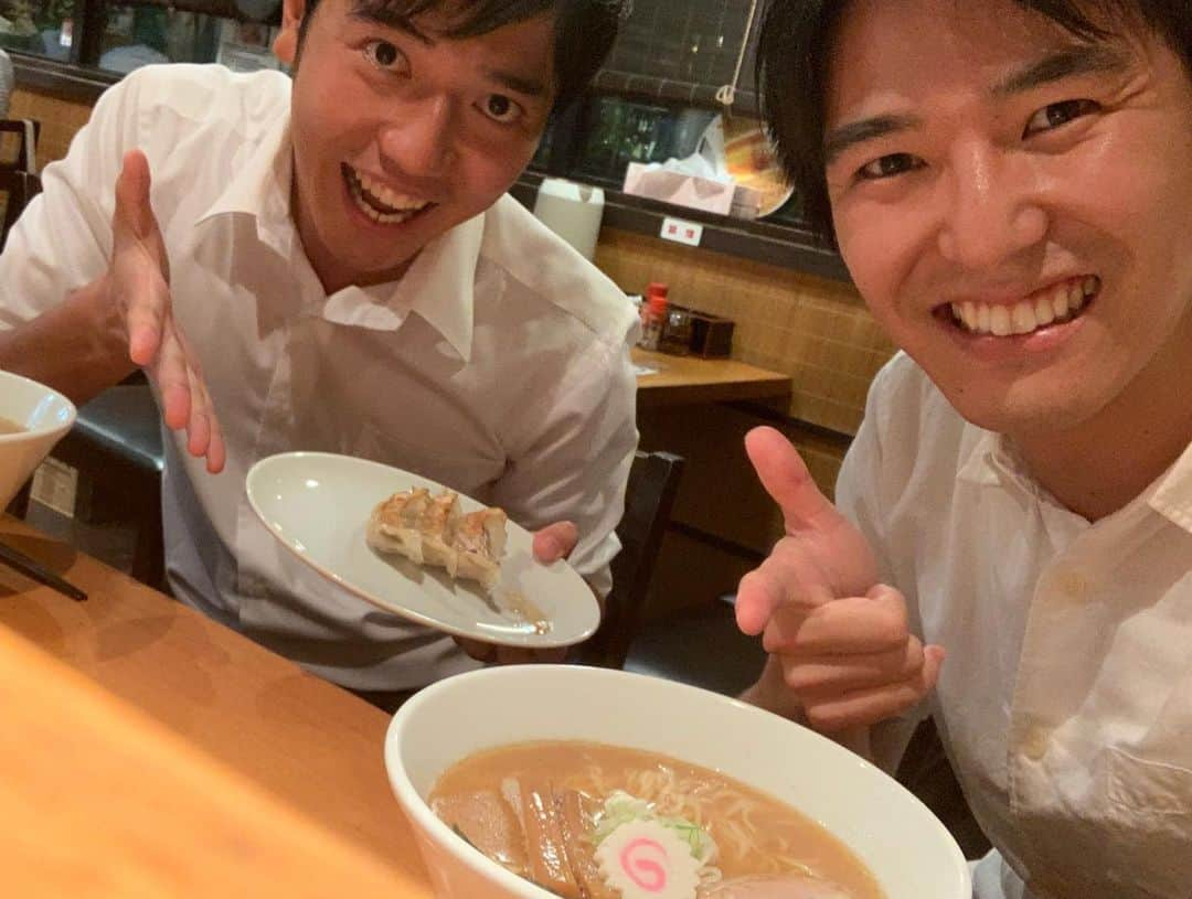 濱田隼さんのインスタグラム写真 - (濱田隼Instagram)「新人の #島貫凌 アナと、ラーメンへ。 ラーメン愛に溢れた後輩です。 . 場所は、メ〜テレの近くの #喜多楽 。 コク深さと、あっさりが共存している 魚介風味のラーメン。 絶品です！！ . ※ラーメンの写真も撮ったはずなのですが… なぜか、保存されてませんでした。。 今度リベンジします。 2枚目の写真で、少し見えてるはず…です。 . #ラーメン #喜多楽 #東別院 #メーテレ #アナウンサー #濱田隼」8月23日 20時55分 - shun_hamada_nbn