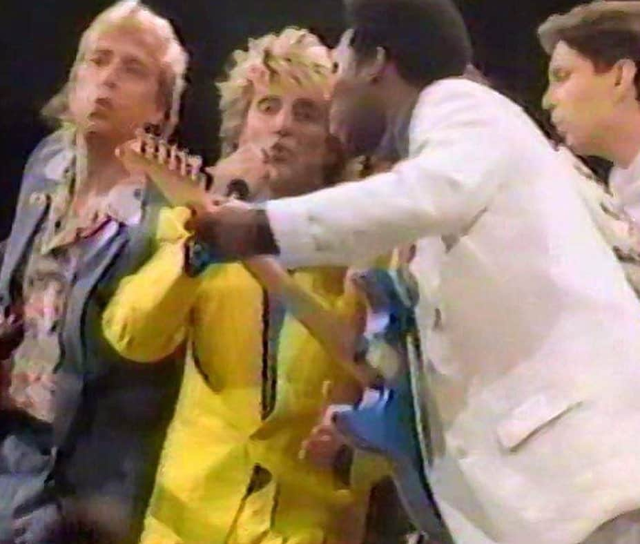 ウィル・リーさんのインスタグラム写真 - (ウィル・リーInstagram)「#flashbackfriday to 1985 at the Apollo Theater NYC, filming “Motown Salutes The Apollo” with @sirrodstewart. Whistling “The Dock Of The Bay” with @nilerodgers @crispyarker @markriveramusic @thepaulshaffer and just having a great ol’ time @apollotheater #thisboyslife」8月23日 20時51分 - unclewilllee