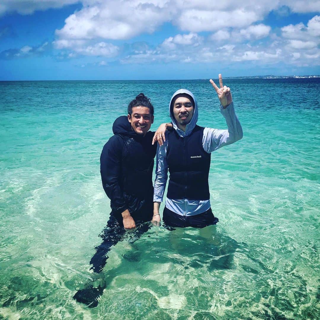 のインスタグラム：「海が似合わないロッカー。 それがケンゴマツモト！」
