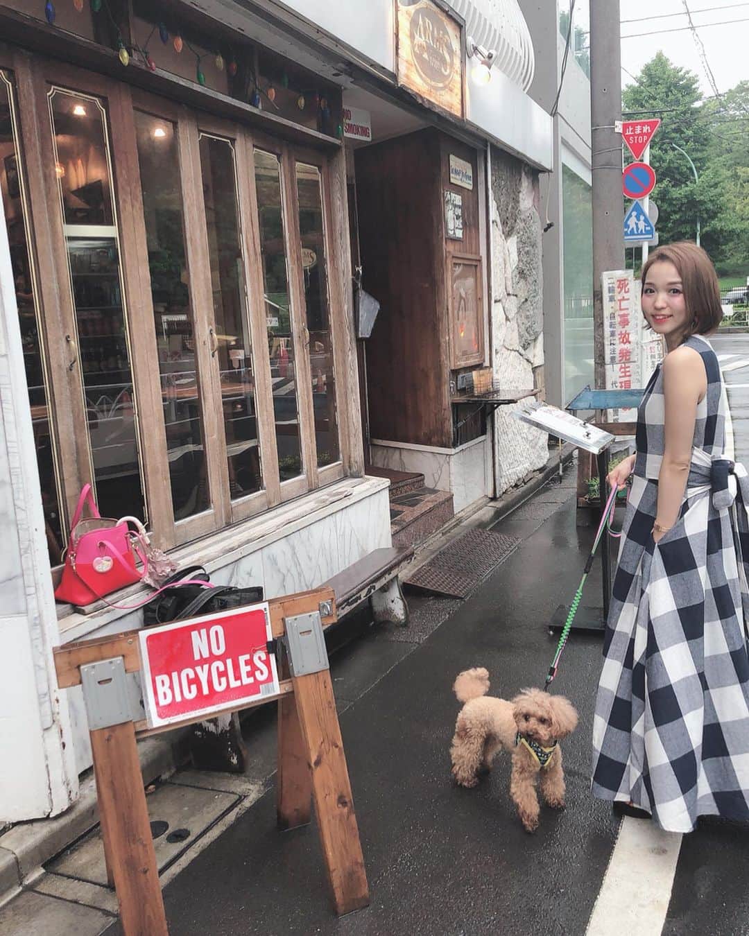 関口未来さんのインスタグラム写真 - (関口未来Instagram)「@sanokachan の息子ちゃんに、みきちゃん大学生なの❓って言われてルンルンな人🤪💣 笑  最後に集合写真📸があるのでスワイプしてね💕 . 諭吉🐶と皆で🍔✨本当は代々木公園で遊びたかったけれど☔️止まず😢かけっこできずにごめんよ😢 . お洋服は @chocoa_official マタニティ&授乳兼用服です😍❤️ . . #chocoa  #マタニティコーデ  #マタニティ服 #妊婦服 #授乳服 #プレママ #初マタ #プレママさんと繋がりたい  #初マタさんと繋がりたい  #いぬすたぐらむ #モフモフ部 #愛犬のいる暮らし #愛犬のいる生活 #arms #アームスバーガー #代々木公園  #代々木公園カフェ  #ハンバーガー #ペット可  #トイプードル #トイプードル部」8月23日 20時59分 - miki.sekiguchi_x