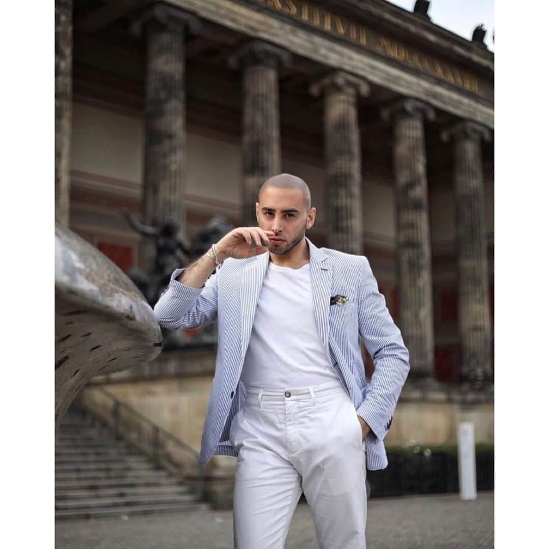 マッシモレベッキのインスタグラム：「Elegant&Casual. Thank to @whosdaf for wearing our look during the Berlin Fashion Week.  #MassimoRebecchi」