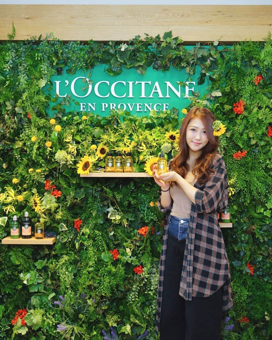 西野未姫さんのインスタグラム写真 - (西野未姫Instagram)「ファイブハーブスリペアリングインテンシヴオイル🌻 すごくサラサラになる✨✨✨ 毎日使ってます💓💓 #天使の輪 #ロクシタン #pr」8月23日 21時01分 - nishinomiki_official