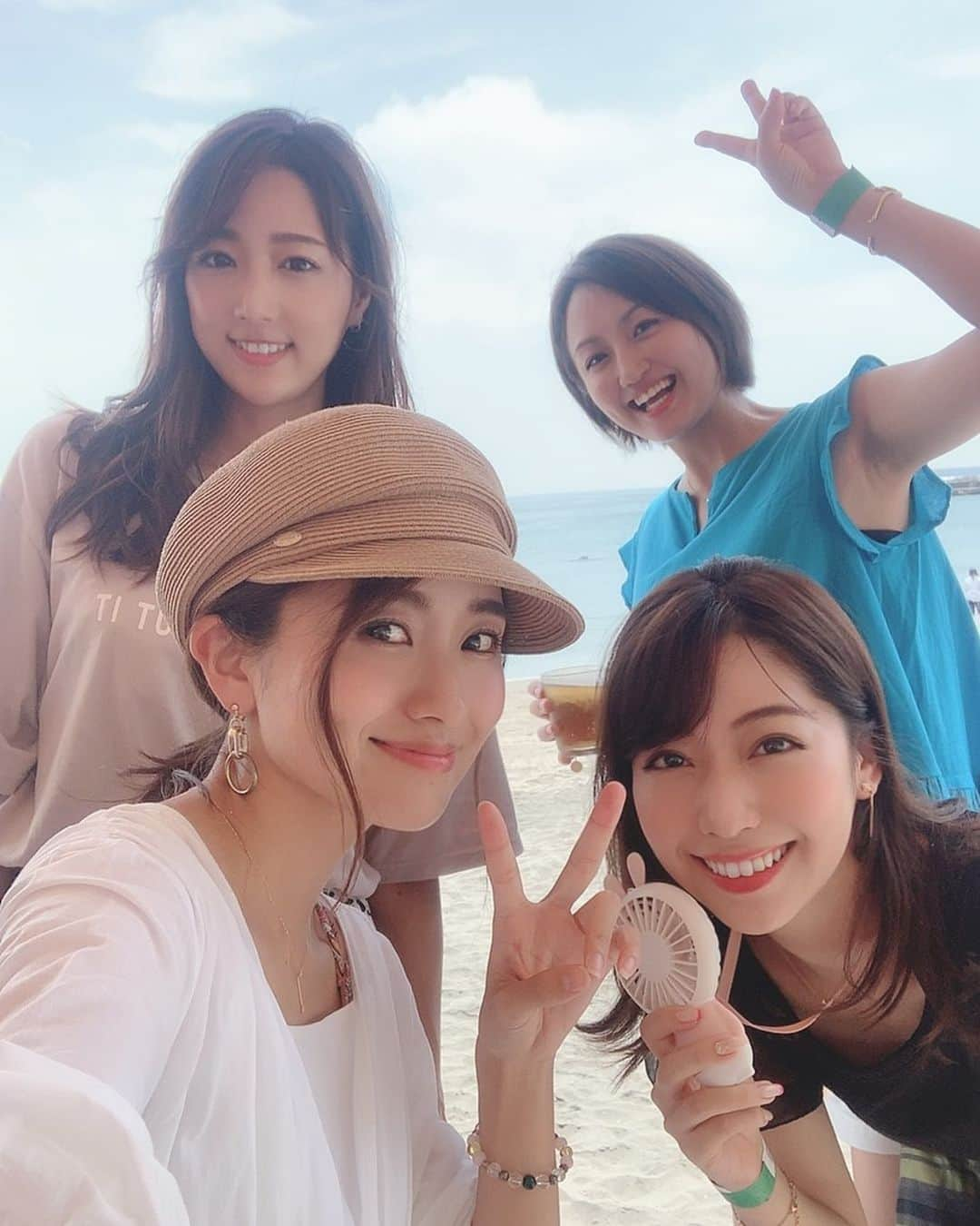 曽田茉莉江さんのインスタグラム写真 - (曽田茉莉江Instagram)「夏の思い出🏄‍♀️🍉今年最初で最後のBBQかな？🤤本当に海辺で食べるご飯は一味も二味も違いますね❤️❤️そして初挑戦のサップ！！想像以上に楽しすぎました😌またやりたいな〜😍😍 #夏#summer #海 #sea #水着 #ビキニ #帽子 #bbq #サップ #sup #思い出#family」8月23日 21時02分 - marie_soda_