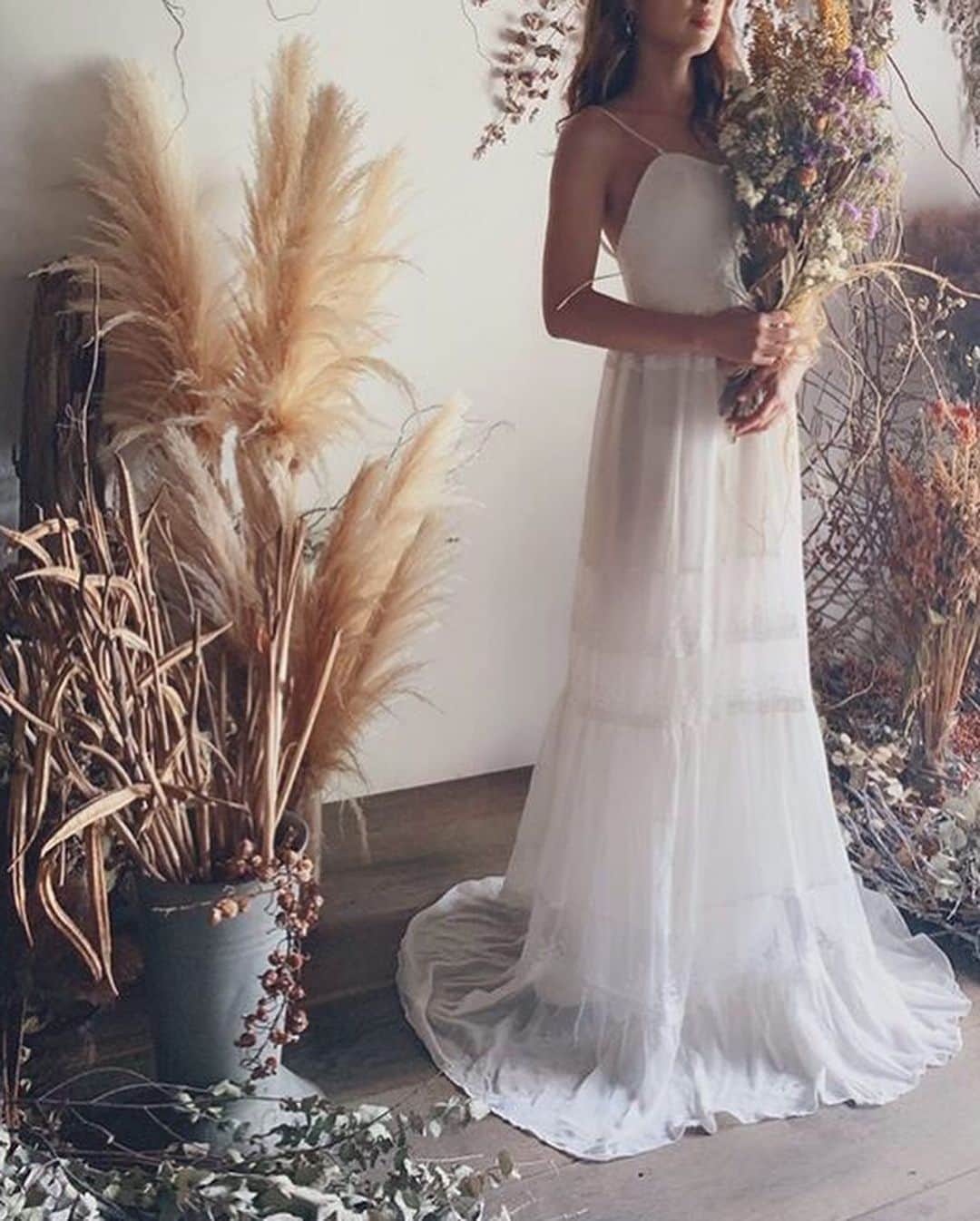 ハミ さんのインスタグラム写真 - (ハミ Instagram)「・ とっても可愛かったヴィンテージドレス😍💫 @ma__robe__orderdress ・ ・ ・ ・ ・ 密かに前撮り気分を味わっていました🤫💕 ・ ・ ・ ・ #vintage #dress #wedding #shooting」8月23日 21時13分 - hami0519