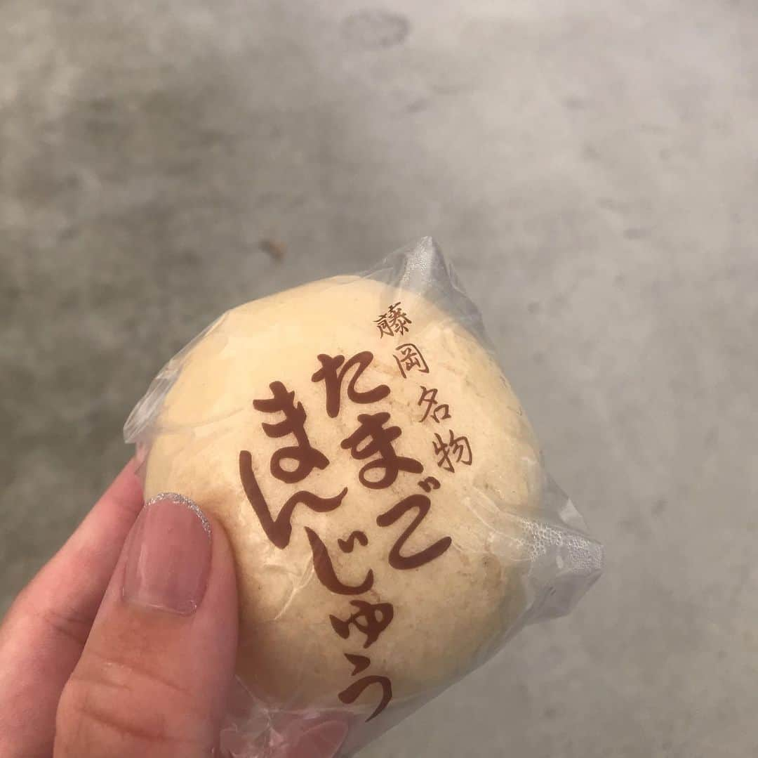 飯野詩帆さんのインスタグラム写真 - (飯野詩帆Instagram)「地元〜！藤岡まつり🏮👘✨ ・ ・ 8月10,11日に行われた藤岡まつり！ 最後に行ったのは中学1年生かなー…？ 街並みの変化を感じたり、 成人式ぶりくらいに地元の友人に会ったり とても懐かしかった✨ ・ 2枚目は、私の浴衣を着た妹と（笑） 私より似合ってました😒💓（笑） ・ 友人に冷やかされながら（笑）初挑戦した 地元のお祭りのリポート🎤🎶 ・ 番組の放送は8月27日です！ 是非ご覧ください〜🙌💕 ・ 【藤岡まつり】 放送日：8月27日(火)夜7時〜9時 再放送：9月2日(月)午後3時半〜4時半 ・ ・ #群馬テレビ #3ch #アナウンサー #祭り #藤岡まつり #地元 #特番 #最後の写真は #藤岡名物 #たまごまんじゅう #実は #初めて食べました #🥚 #美味」8月23日 21時08分 - shiho.1180