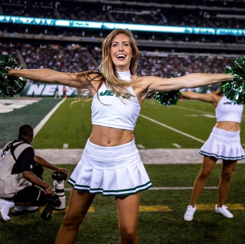 Jets Flight Crewのインスタグラム：「JFC Kristin's favorite motivational quote: "I have one power. I never give up." - Batman」