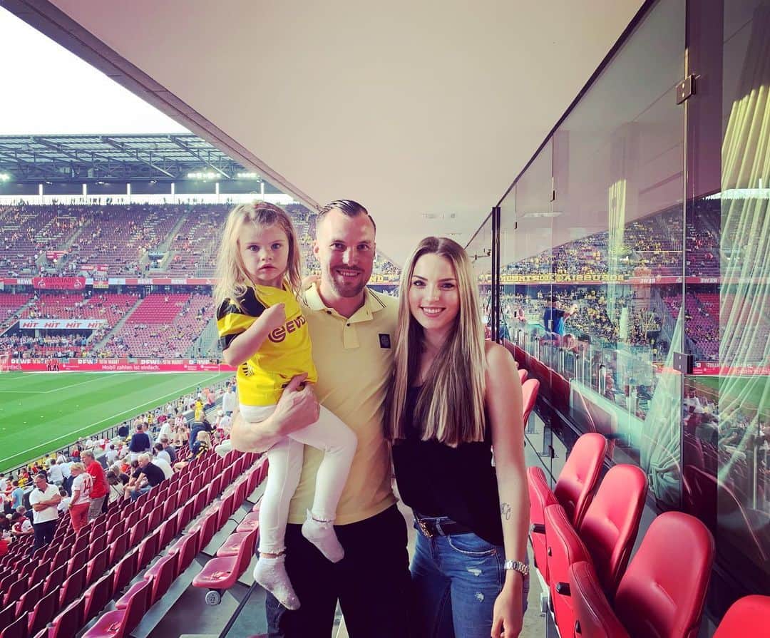 ケヴィン・グロスクロイツのインスタグラム：「Zu Gast bei Freunden 💪🏻👊🏻💯❤️💛 #kölleundderbvb」