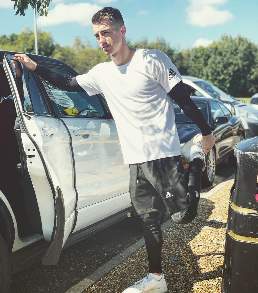 マックス・ウィットロックのインスタグラム：「Pit stop and stretch on the way to the British Team Championships competition tomorrow」