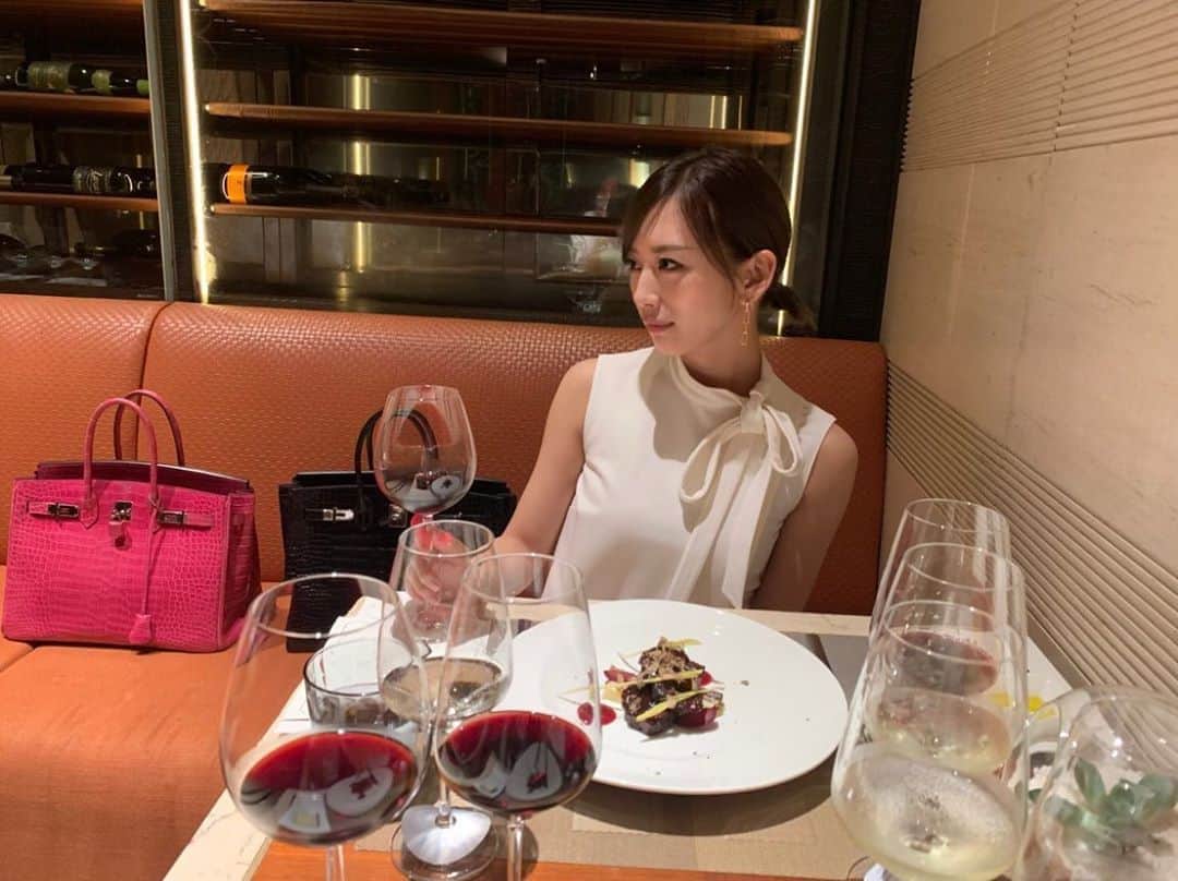 木下春奈さんのインスタグラム写真 - (木下春奈Instagram)「・ ワインの試飲会に行ってきました。 美味しいお食事に美味しいワイン🍷 ・ しあわせです😌💓 お気に入りの白ワンピース👗 ・ ・ #dinner#dinnerdate#wine#winetasting  #singapore#🇸🇬#fashion」8月23日 21時27分 - haruna_kinoshita