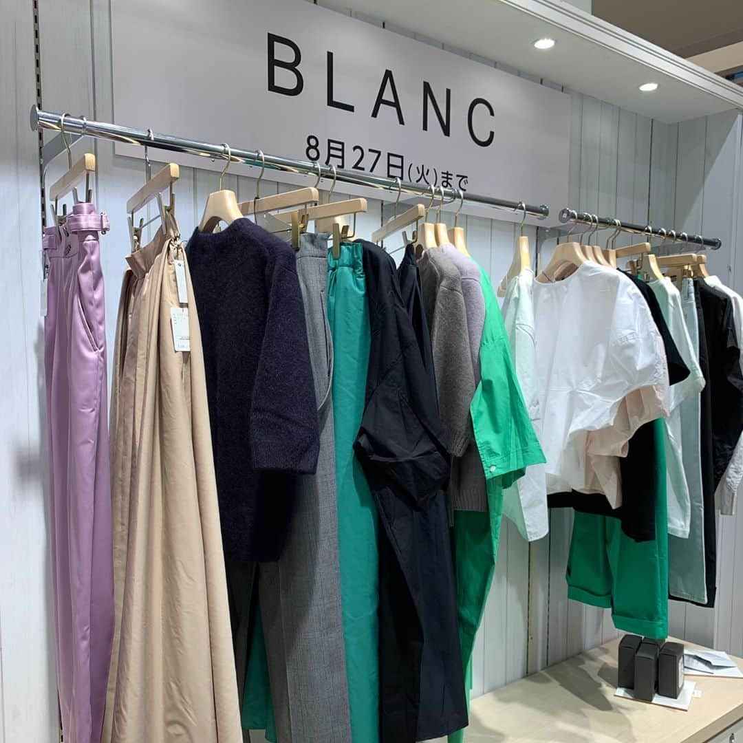 Hiromi Ｍaedaさんのインスタグラム写真 - (Hiromi ＭaedaInstagram)「@blanc_official.jp のpopupに行ってきました🏃‍♀️ ・ この受注のカラーパンツが気になってる..💜 ・ 他にも可愛いお洋服がいっぱいで迷った🙈 getしたものまた載せます♡ ・ @sayu_213 ちゃん頑張ってね👍🏽✨ ・ ・ ・ tops @_y_o_r_i_  pants @blanc_official.jp bag @manipuri_flappers」8月23日 21時38分 - hiron953