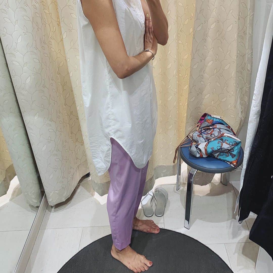 のインスタグラム：「@blanc_official.jp のpopupに行ってきました🏃‍♀️ ・ この受注のカラーパンツが気になってる..💜 ・ 他にも可愛いお洋服がいっぱいで迷った🙈 getしたものまた載せます♡ ・ @sayu_213 ちゃん頑張ってね👍🏽✨ ・ ・ ・ tops @_y_o_r_i_  pants @blanc_official.jp bag @manipuri_flappers」