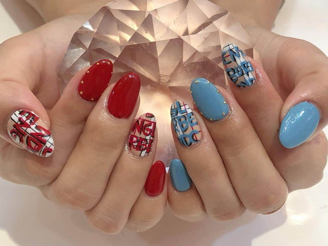 芹野莉奈さんのインスタグラム写真 - (芹野莉奈Instagram)「. 渋谷にある @nailsgogo さんでNEWネイル💅 バーバリーのグラフィティ柄✨激かわ🥺♡ . . 芹野はジェルやり放題のコースだよ💅☀️ . . ❤️場所  渋谷センター街ZARA目の前3階 渋谷区宇田川町16-8 . ❤️電話予約 03-5728-4343 . ❤️営業時間 10時〜22時 毎週金曜の夜は深夜営業にて04:30まで✨ . 渋谷にNAILSGOGOのネイルスクールも あるそうなのでネイリストになりたい方は 是非説明会に行ってみてね🏃‍♀️♡ ＠nailsgogoshcool . . . #芹野莉奈 #kingrabbits  #キングラビッツ  #dancer  #youtuber #いい波のってんね #マジ卍 #NEW #ネイル #ジェルネイル #渋谷 #ネイルサロン #バーバリー柄 #グラフィティ #バーバリーネイル #ちぐはぐネイル」8月23日 21時41分 - serinorina