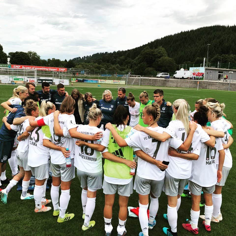 Verena Faisstさんのインスタグラム写真 - (Verena FaisstInstagram)「Whooop whoooop 🤹🏼‍♀️ FC Bayern - 1. FFC Frankfurt!!! ⏰19:15 Uhr 🏟 FC Bayern Campus Packmas Bro‘s 🔥🔥 #diplihottlibotten」8月23日 21時44分 - vereni2205