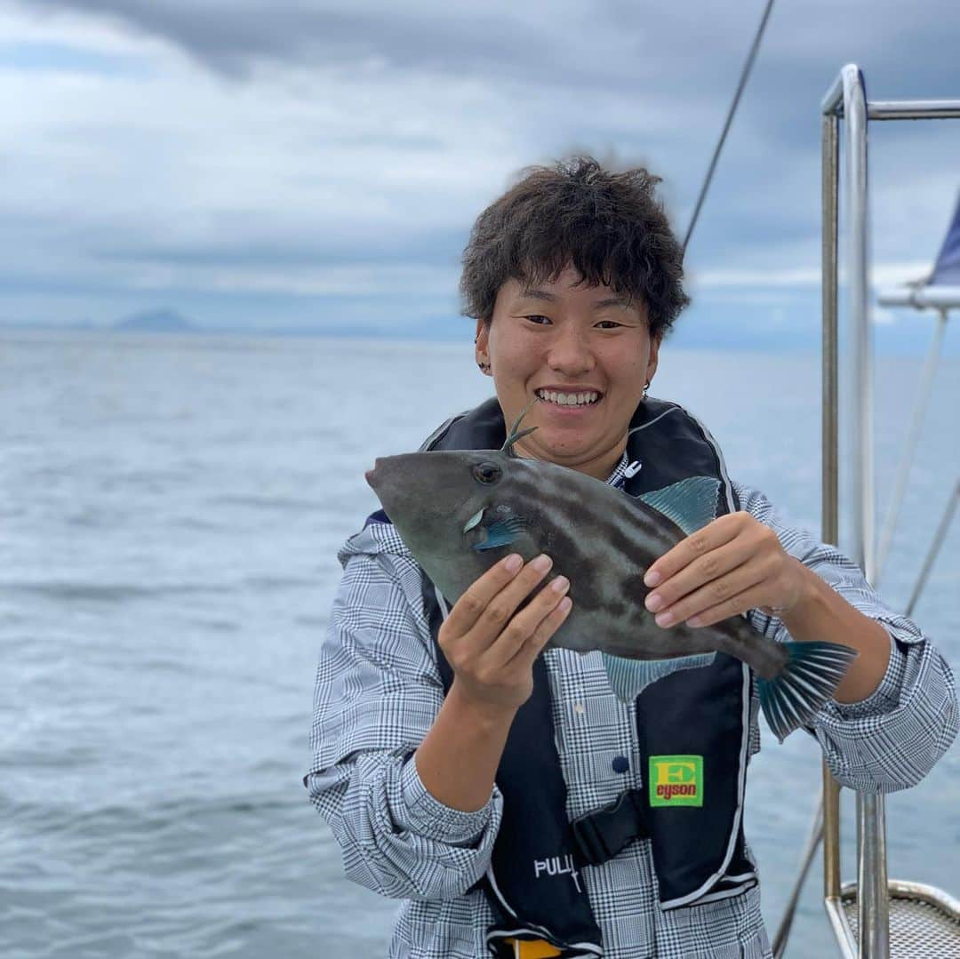 佐伯三貴さんのインスタグラム写真 - (佐伯三貴Instagram)「今日は知り合いの遊漁船へ乗って魚釣りに行ってきました🎣❤️❤️❤️ 爆釣でした😍  めっちゃんこ楽しかったです😆  イサキ、カワハギ、アジ、グレ、タイと多種🐟🐟🐟🐟🐟 行ってよかったー😊  みんな大満足の1日でした😘  村上船長ありがとうこざいました🥰  皆様も是非興味があれば👇  @mercury.m3  村上さんまで☎️」8月23日 21時56分 - threeprecious