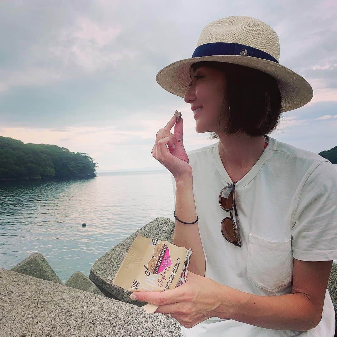 大河内奈々子さんのインスタグラム写真 - (大河内奈々子Instagram)「旅のお供に プロテインラブバイツ♡ ついつい食べ過ぎてしまう旅でも 安心して間食 出来る。 ・ #釣りのお供 #プロテインラブバイツ #travelgram #traveler #日本の旅 #プロテイン  @_eat_lab_」8月23日 21時53分 - nanakoohkouchi