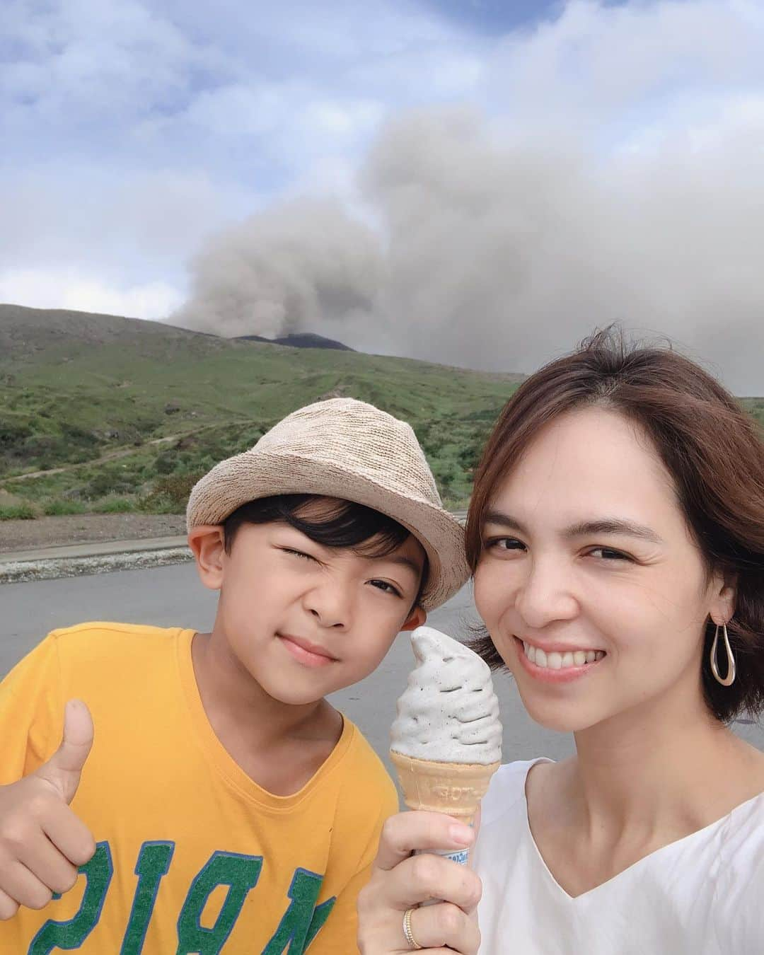 鈴木サチさんのインスタグラム写真 - (鈴木サチInstagram)「我が家の夏休みは熊本へ。 みんな初、熊本。 初、阿蘇山。 初、黒川温泉！！ お初な事ばかりに子供たちも楽しそうでした！ いやっ私が一番楽しそうかっ😅笑笑 温泉に、美味しいご飯に、幸せ💕  #mama #mother #model #family #kids #baby #summer #summervacation #kumamoto #阿蘇山 #黒川温泉 #japan」8月23日 21時56分 - sachi_suzuki