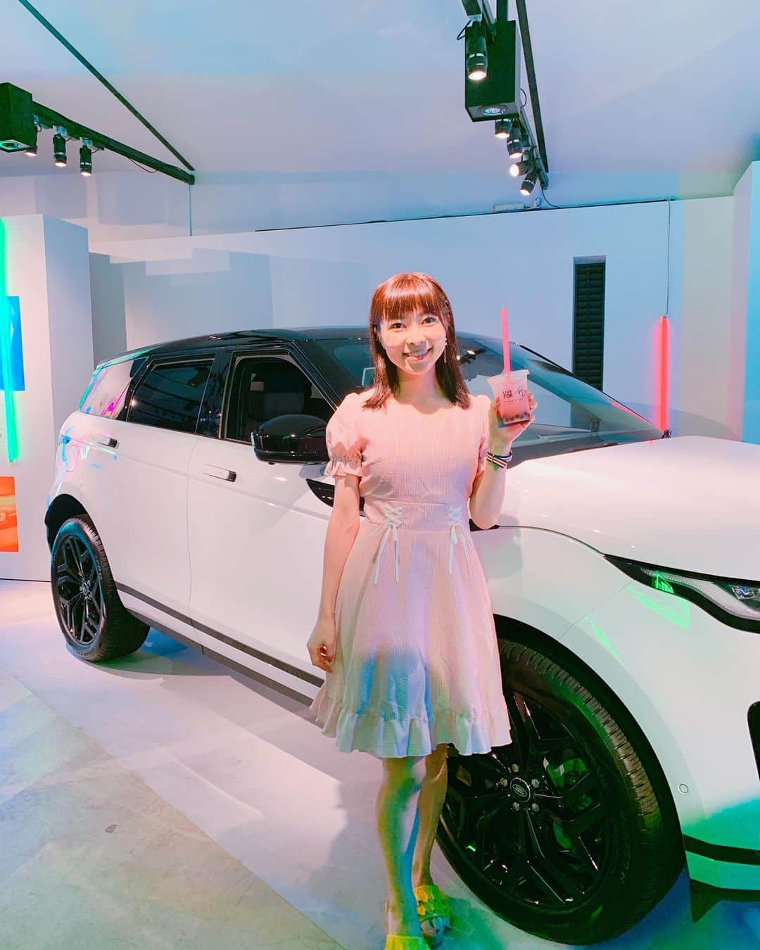 DJ MIYAさんのインスタグラム写真 - (DJ MIYAInstagram)「やっほーん💓昨日は、レンジローバーの新型 「EVOQUE（イヴォーグ）」のアンバサダーに森星さんが就任ー！！💗 レセプションパーティーに出席しましたぁー💗❤️💗 . .  新型のEVOQUEは、コンパクトなのに4doorだし、タイヤも大きくて坂道や山道もパワフルに走れそうー！ . outdoorのお出かけとかにも良さそう💓 . .  森星さんのトークショーもあり、プロジェクションマッピングもあって豪華なreception partyでしたーぁ💗 . . .  会場のケータリングのオードブルや、タピオカドリンクも🥤美味しかったシーィ💓 .  楽しかったー💗 . . .. #HelloEvoqueTokyo #レセプションパーティー #EVOQUE #ジャガーレンジローバー #レンジローバー #車好き #カーマニア #新製品発表会 #イヴォーグ  #ジャガー #RANGEROVEREVOQUE  #表参道 #新作パーティー #socallink #ファッション好き #今日のコーデ #パーティーコーデ #今日のファッション #モデル #インスタグラマー #インフルエンサー #車好き女子 #車好き」8月23日 22時04分 - dj_miya