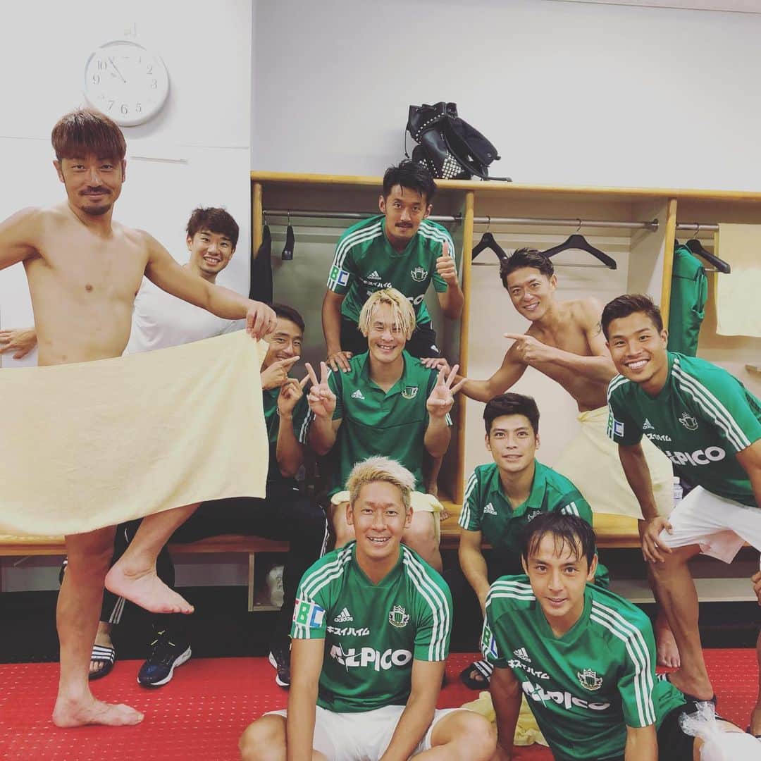 村山智彦のインスタグラム：「ㅤㅤㅤㅤㅤㅤㅤㅤㅤㅤㅤㅤㅤ  Best birthday gifts!!!! ㅤㅤㅤㅤㅤㅤㅤㅤㅤㅤㅤㅤㅤ ㅤㅤㅤㅤㅤㅤㅤㅤㅤㅤㅤㅤㅤ #ありがとう #指のミス #23やんそれ #選抜メンバー写真 #はゆさんはわざわざ風呂から出てきてくれた #神対応  #皆さん #明日の練習試合の時にでも #誕生日プレゼントは間に合いますよ笑」