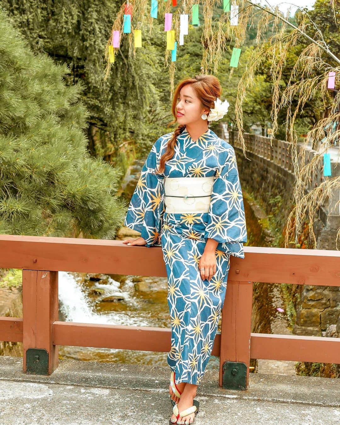 のインスタグラム：「I’m a Japanese girl from Japan👘✌︎ . 浴衣で飛騨高山市内を街歩きしてきたよ〜！ 和の雰囲気たっぷりの街で、散策も撮影もすごく楽しかった🥰♡ . 日本にもまだまだ知らない素敵な場所がいっぱいあって、これから国内旅も増やしていきたいな🇯🇵 .  #飛騨 #飛騨夏 #飛騨高山 @girl_license」