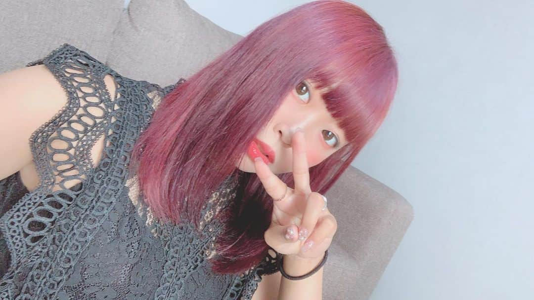 日向結衣さんのインスタグラム写真 - (日向結衣Instagram)「. 紫が可愛い💜 . #ヘアカラー #ヘア #赤紫 #美容 #パープルヘアー」8月23日 22時24分 - hinatayui0826