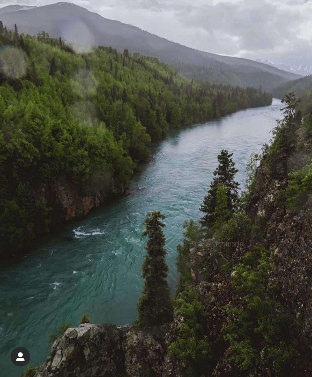 Grace Bonneyのインスタグラム：「🏕 Many of you have reached out to ask if I have any travel planned after DS closes next week and until recently, I didn’t. But it’s sinking in that this might be the *best* time to follow my vision board and clear my head and heart for the future. So I’m going to take the trip I’ve always wanted to take: ALASKA. I can’t afford a ton of time, but for anyone who lives locally or visits often, what would YOU suggest for a one week itinerary? My primary interest is seeing as much nature and indigenous art as I can. I was thinking maybe Anchorage/Denali/Katmai and a side trip to Sitka if I can manage it. What do you all think? I’m so excited, and also a little scared, to finally take the trip I’ve always dreamed of. 📷 by @patrickthunphoto via @travelalaska #myalaskadream」