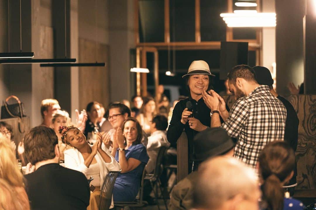 川上俊のインスタグラム：「Berlin/ @shunkawakami at JABE  new Japanese Dine & Bar - オーナーから今回のプロジェクトに僕がブランディングとアートディレクションで参加してくれてとても光栄だったと紹介してくれ、すこし挨拶をという事で、あまり話すと僕の英語の粗さが出るので、ブランディングのポイントを一つだけとして、key concept としていた combine with Japanese sense of beauty & urban Berlin culture. の話を短めで。  いわゆる日本すぎるデザインではなく、日本をエッセンスとして感じるデザイン。ローカルで愛されるブランディング。日本50%、ベルリン50%というバランス。そんな話を。  #shunkawakami #artless」