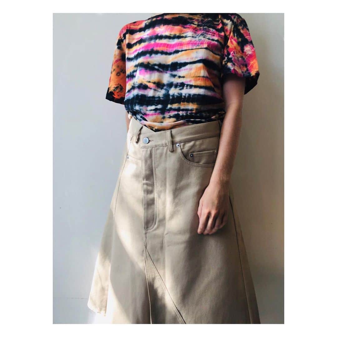 のインスタグラム：「Bright weekend ahead 💕 The individually hand-dyed Jada tee and the denim Jean Skirt #unique #patterns #shopnow #aw19」