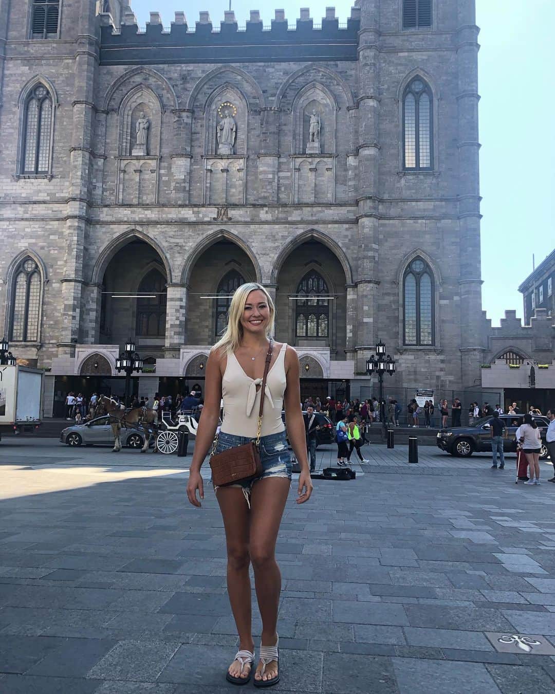 シエラ・ブレア・コイルさんのインスタグラム写真 - (シエラ・ブレア・コイルInstagram)「I loved my trip to Montreal! I could see this amazing city without having to worry about losing a contact or breaking my glasses. Paragon CRT® overnight contact lenses allow me to go about my day without any visual limitations. #ParagonCRT #ContactLenses」8月23日 22時35分 - sierrablaircoyl