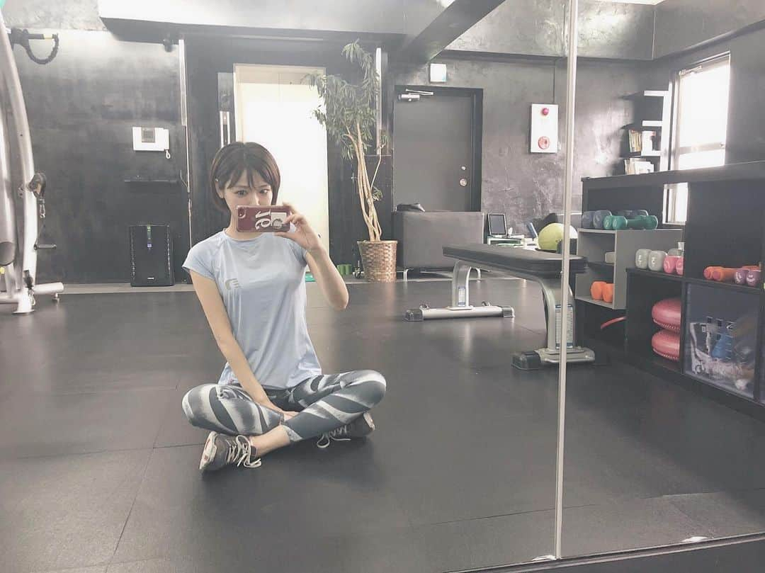 長谷川ゆうさんのインスタグラム写真 - (長谷川ゆうInstagram)「. . workout♡ 2日連続でトレーニング お久しぶりのstudio bravoです  以前同様、腹筋メイン！ 姿勢や身体の使い方なども しっかり教えてもらいました 筋肉痛がすでにすごい笑 . . 東京都港区 田町駅から徒歩すぐ 【studiobravo】 http://studio-bravo.jp/  #studiobravo #training #workout #fitness #beauty #style #body #bodymake #田町スタジオ #トレーニング #筋トレ #体幹トレーニング #加圧トレーニング #gym #パーソナルトレーニング #美尻トレーニン #newline」8月23日 22時40分 - haseyuu08