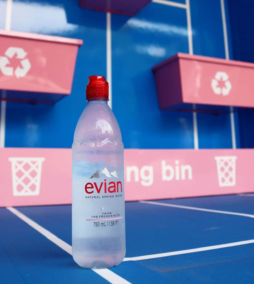 evianさんのインスタグラム写真 - (evianInstagram)「Gearing up for the 2019 US Open tournament all week long at Fan Week. We  are proud to support the @usopen maintain its zero landfill status by encouraging fans on site to #flipitforgood and recycle their bottles. . Check out our stories to see how you can get involved and win tickets to the Finals! . Open to U.S. residents only. T&C: https://bit.ly/2Zbi6BE」8月23日 22時49分 - evianwater