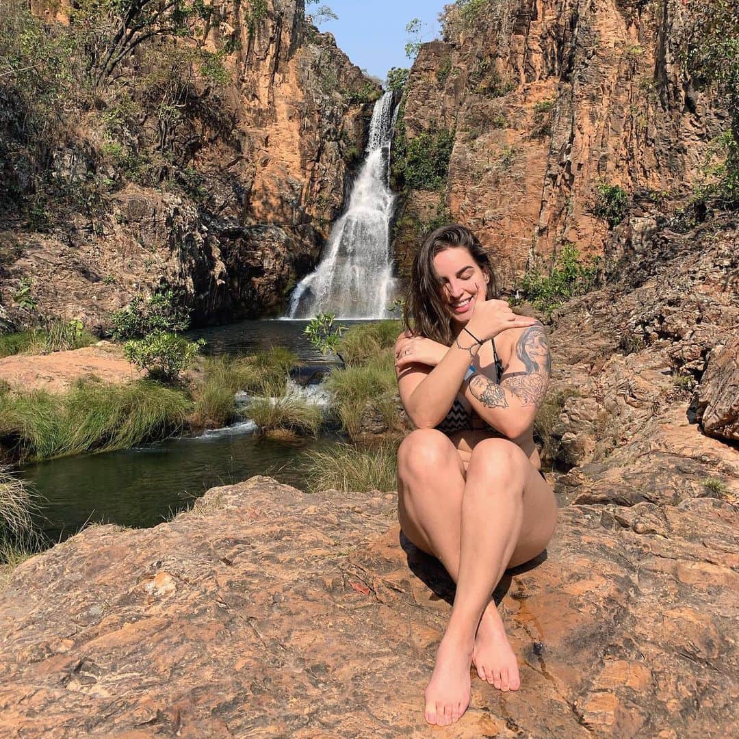 Bruna Unzuetaのインスタグラム：「🖤」