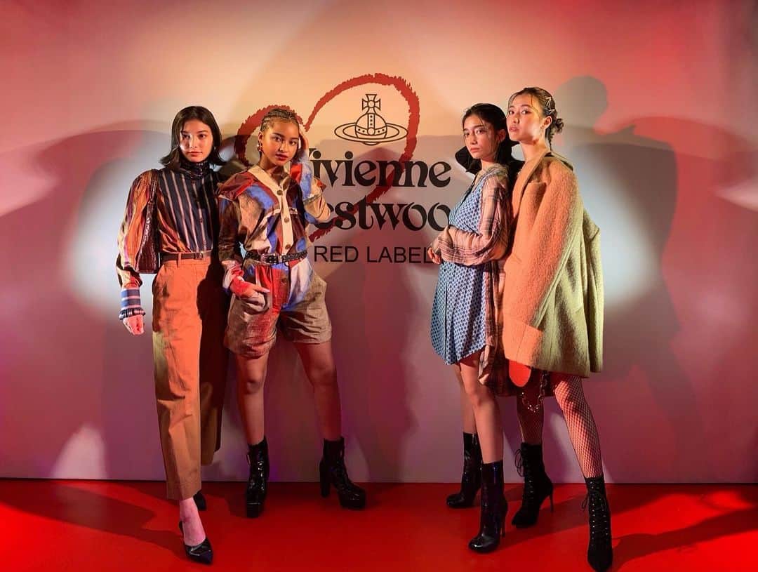 岩崎志保のインスタグラム：「Vivienne Westwood RED LABEL🌹 明日8/24にオープンするVivienne Westwood RED LABELにELLEgirl UNIで行ってきました。私達が着ているものも全て19 A/W new collection🍁 . #vwnewred #ellegirlpromotion #viviennewestwood #ellegirl #ellegirluni」