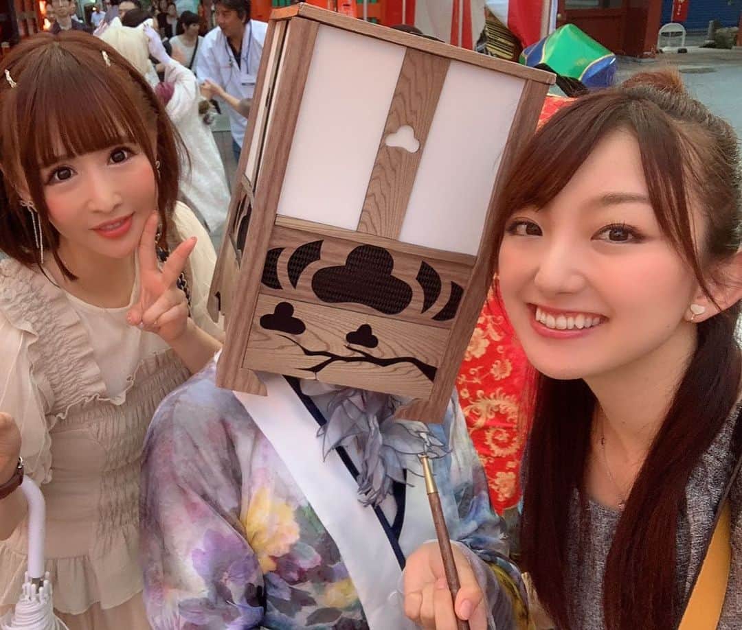尻無浜冴美さんのインスタグラム写真 - (尻無浜冴美Instagram)「せあらのタピオカ屋さん遊び行ってきたよ♪﻿ 内緒で行ったからせあら驚いてた🤭💗﻿ せあら1日中頑張ってました（；＿；）﻿ 明日もやってるみたいだからみんなも行ってみてね✨﻿ ﻿ トッピングのホッピングボバ美味い！！﻿ タピオカかと思ったら噛んだ瞬間弾けて中からフルーティな液体が出てくるの♪﻿ ハマる😋😋﻿ ﻿ ﻿ ﻿ ﻿ #江戸東京夜市 ﻿ #神田明神 ﻿ #タピオカ ﻿ #tapioca ﻿ #edocco ﻿ #祭 ﻿ #祭り ﻿ #夜市 ﻿ #神田 ﻿ #kanndamyoujin ﻿ #神社 ﻿ #shrine ﻿ #光上せあら ﻿ #温泉はずき」8月23日 22時50分 - saemi_shinahama