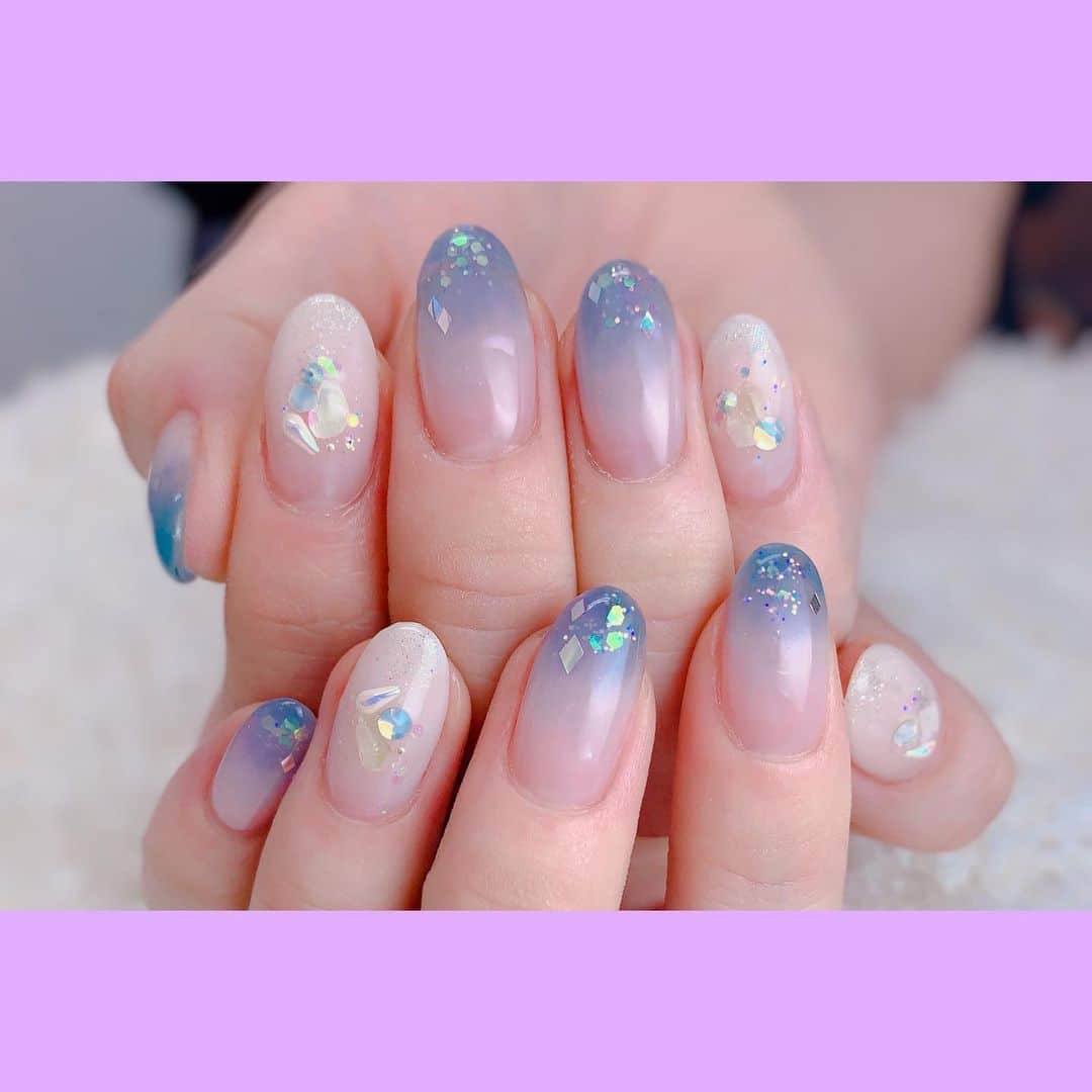 河西美希さんのインスタグラム写真 - (河西美希Instagram)「今日ネイル変えてきたー💓﻿ ﻿ 前回同様 Nail salon ivyさん（@yuibabynails）﻿ でキレイにしてもらったよん☺️﻿ ﻿ 前回のホワイトカラーでシェルとラメとかが﻿ 可愛すぎたし、可愛すぎたから今回も入れて﻿ もらいました🍬✨﻿ ﻿ いつも可愛いネイル💅﻿ ありがとうございます🥺💜﻿ ﻿ LINE@→【@alo9068j】  #ネイル #Nail #Nailsalon #ネイルサロン #パステル #Blue」8月23日 22時51分 - mikipon1111