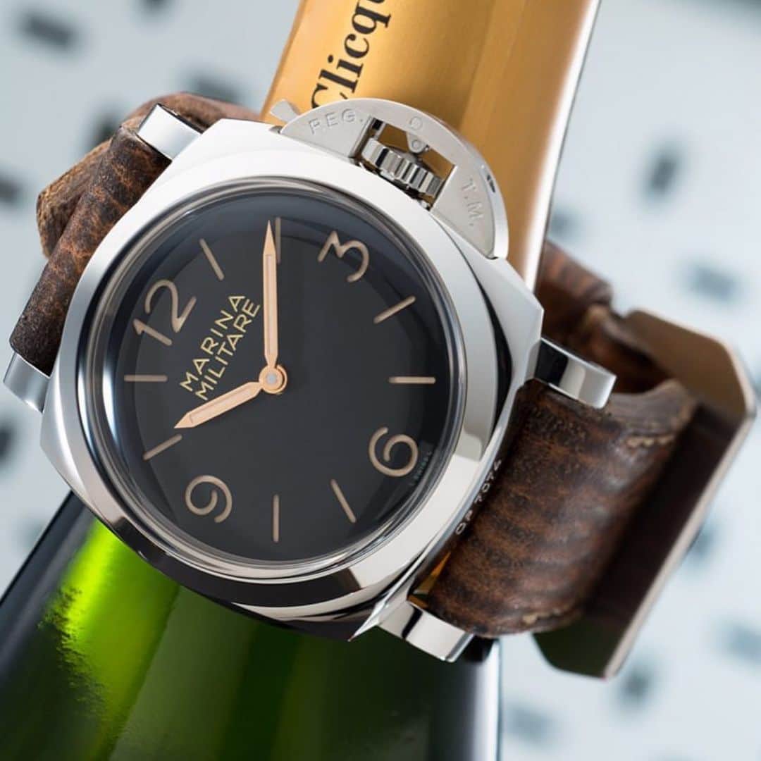 パネライのインスタグラム：「A throwback in so many ways. The #Panerai #673 bring so much good to a very simple looking piece. Pic by @wilmsenm #paneraicentral」