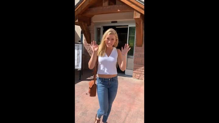 ミカエラ・シフリンのインスタグラム：「Got a chance to tour around the @coloradosnowsportsmuseum a few weeks ago and take a dive into the history of skiing! Shout out to @chrisanthonyski for showing me around and putting this video together! If you have a chance to visit the museum I definitely recommend it, it’s really cool!! (Especially the lineup of ski-boots from every generation, I can’t believe that skiers used to ski in basically glorified hiking shoes!😱 Also seeing Phil Mahre’s globe on display right next to mine was pretty awesome!) Go check it out!🤗🤗 (Also, “glode” is meant to be “globe”! Apologies for the typo!)」